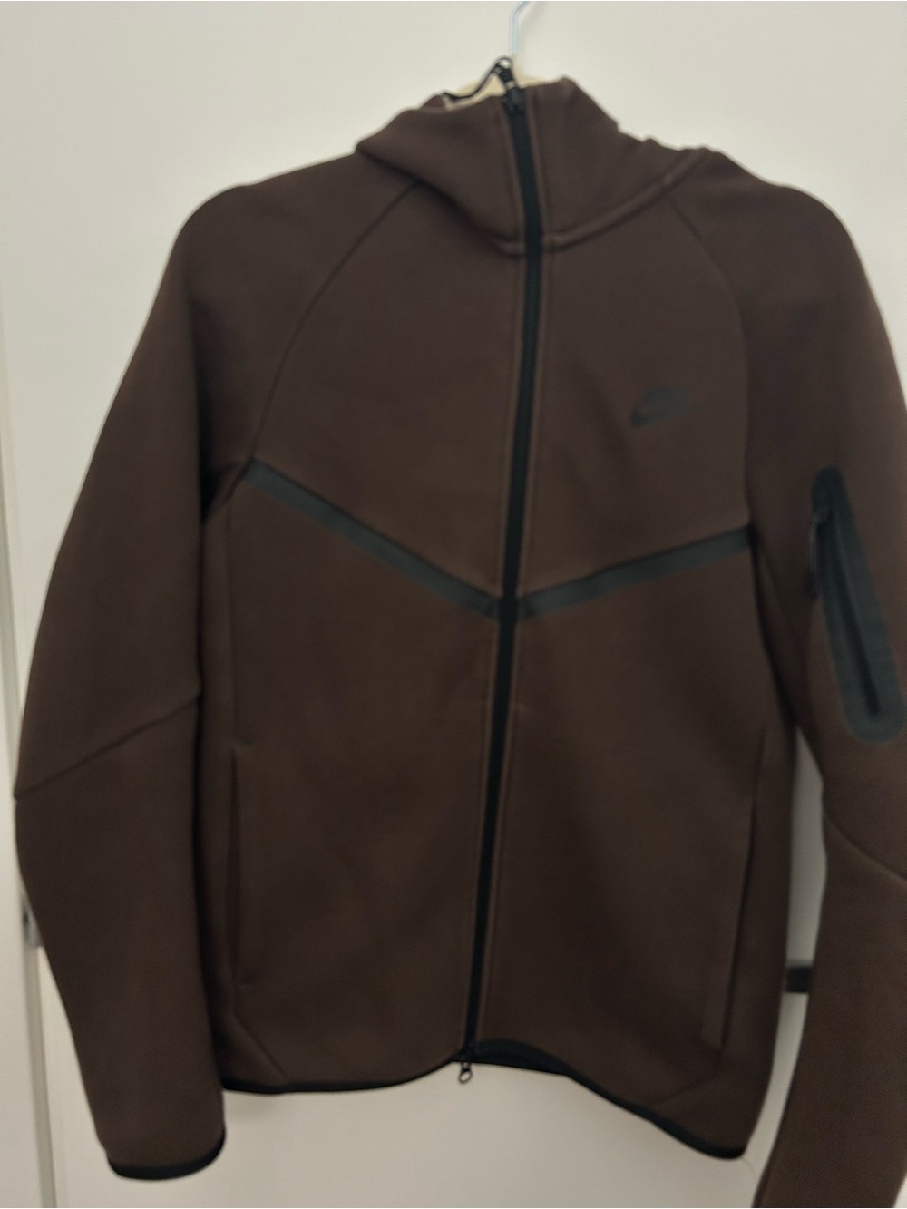 Nike Brown Zip-Up Hooded Jacket with Subtle Logo